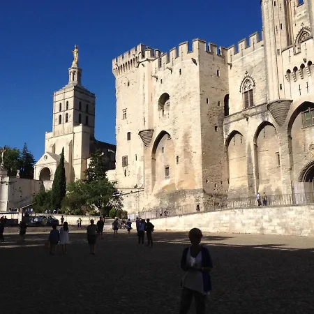 En Avignon 30133 Les Angles *